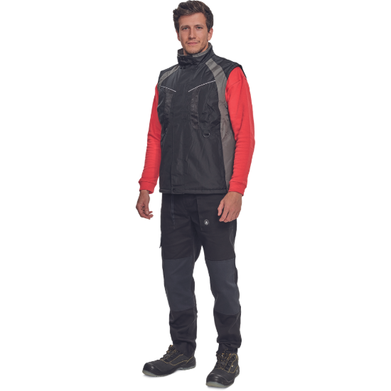 8949614215198-03030010_NYALA_bodywarmer_black_model_CERVA 122020_18008.tif.png